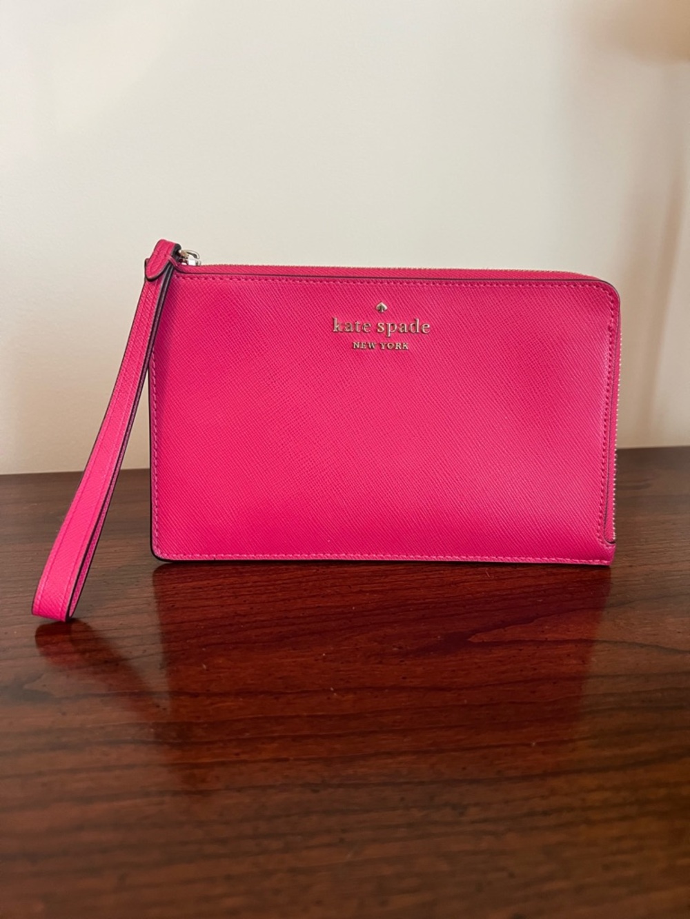 Kate Spade New York Staci L-Zip Hot Pink Wristlet EXCELLENT